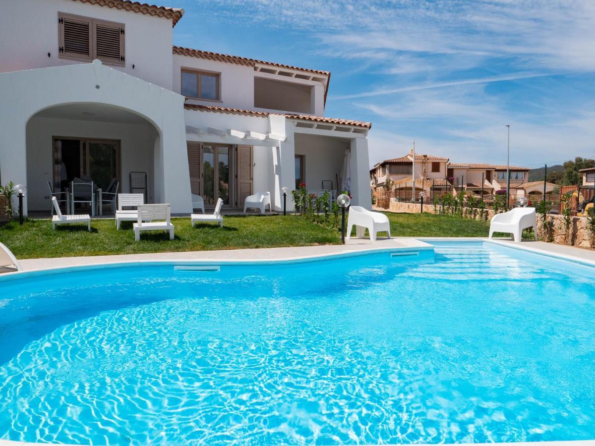 Villetta Con Piscina Budoni Affitti Spiaggia 700 Mt 外观 照片