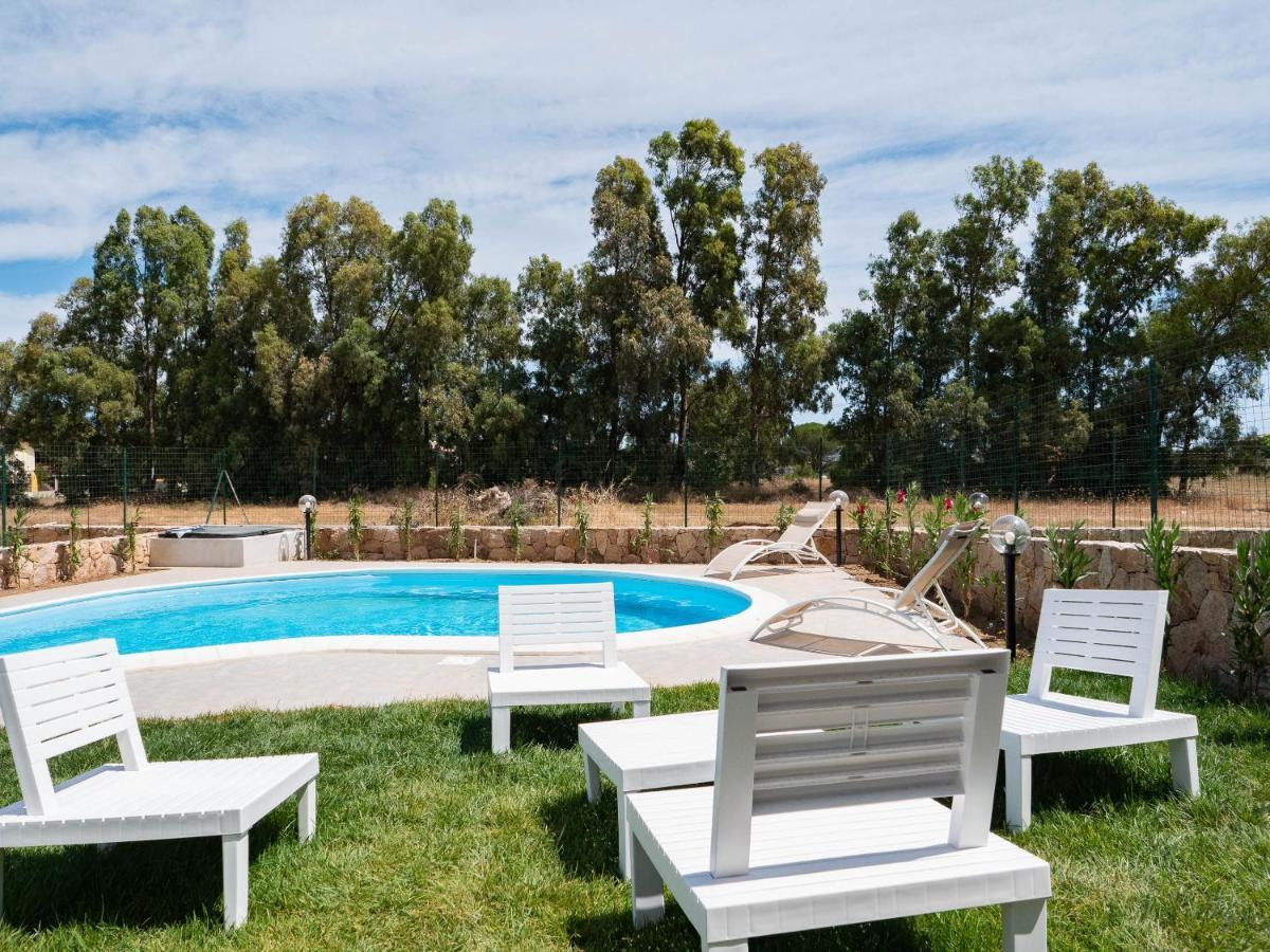 Villetta Con Piscina Budoni Affitti Spiaggia 700 Mt 外观 照片